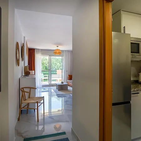 Newly Renovated Costa Apartamento Casares
