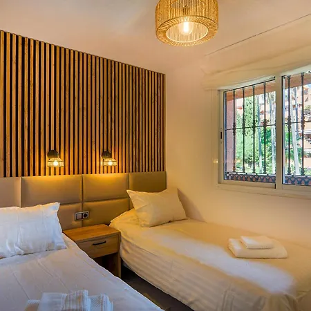 Newly Renovated Costa Apartamento *