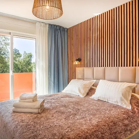 Newly Renovated Costa Apartamento Casares